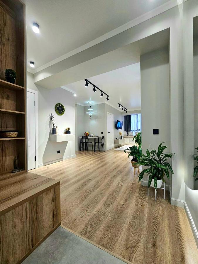 4 Seasons: Stylish At Rozybakieva-zhuravleva Intersection Apartment Almaty