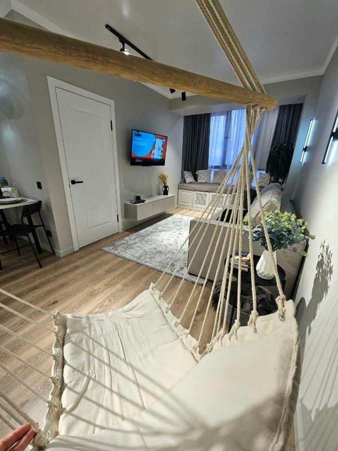 Apartment 4 Seasons: Stylish At Rozybakieva-zhuravleva Intersection *
