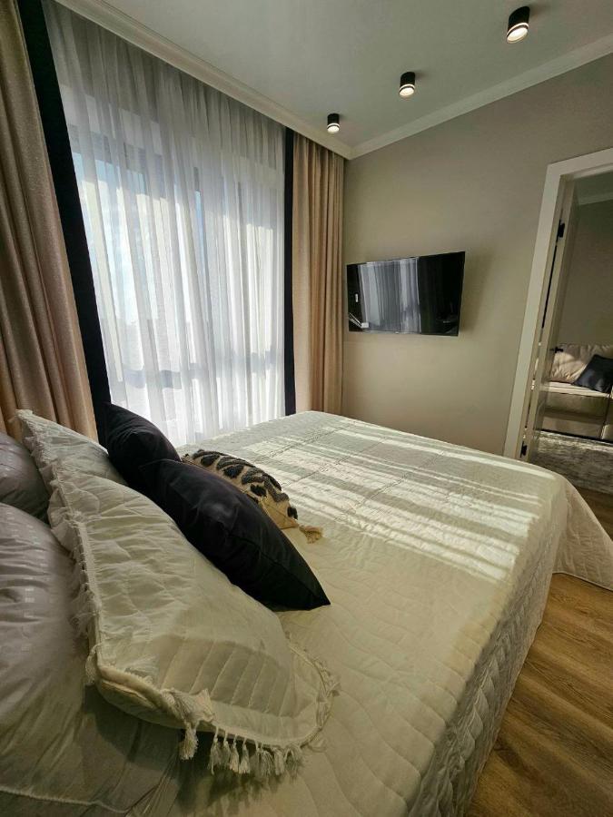 Apartment 4 Seasons: Stylish At Rozybakieva-zhuravleva Intersection *