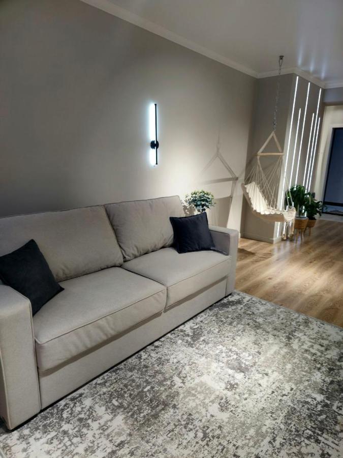 Apartment 4 Seasons: Stylish At Rozybakieva-zhuravleva Intersection