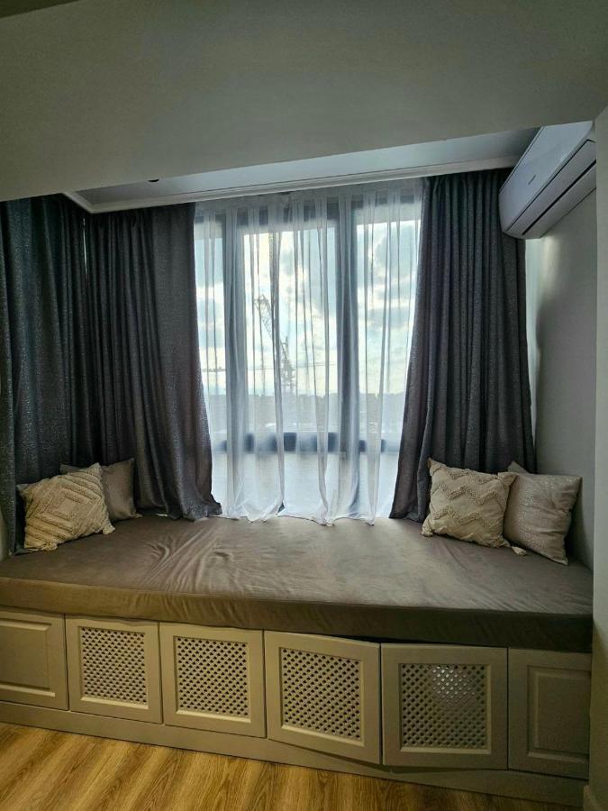 Apartment 4 Seasons: Stylish At Rozybakieva-zhuravleva Intersection *