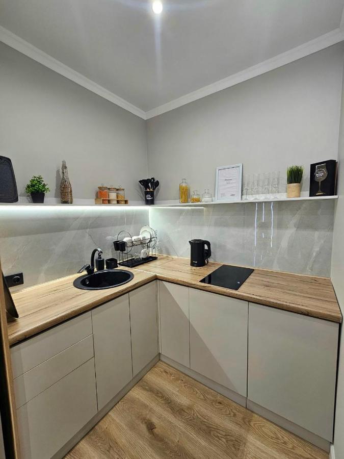 4 Seasons: Stylish At Rozybakieva-zhuravleva Intersection Apartment *