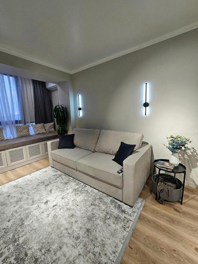 4 Seasons: Stylish At Rozybakieva-zhuravleva Intersection Apartment *