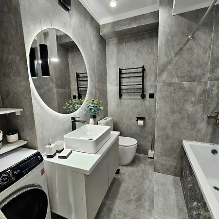 4 Seasons: Stylish Apartments at Rozybakieva-Zhuravleva Intersection Almaty Exterior photo